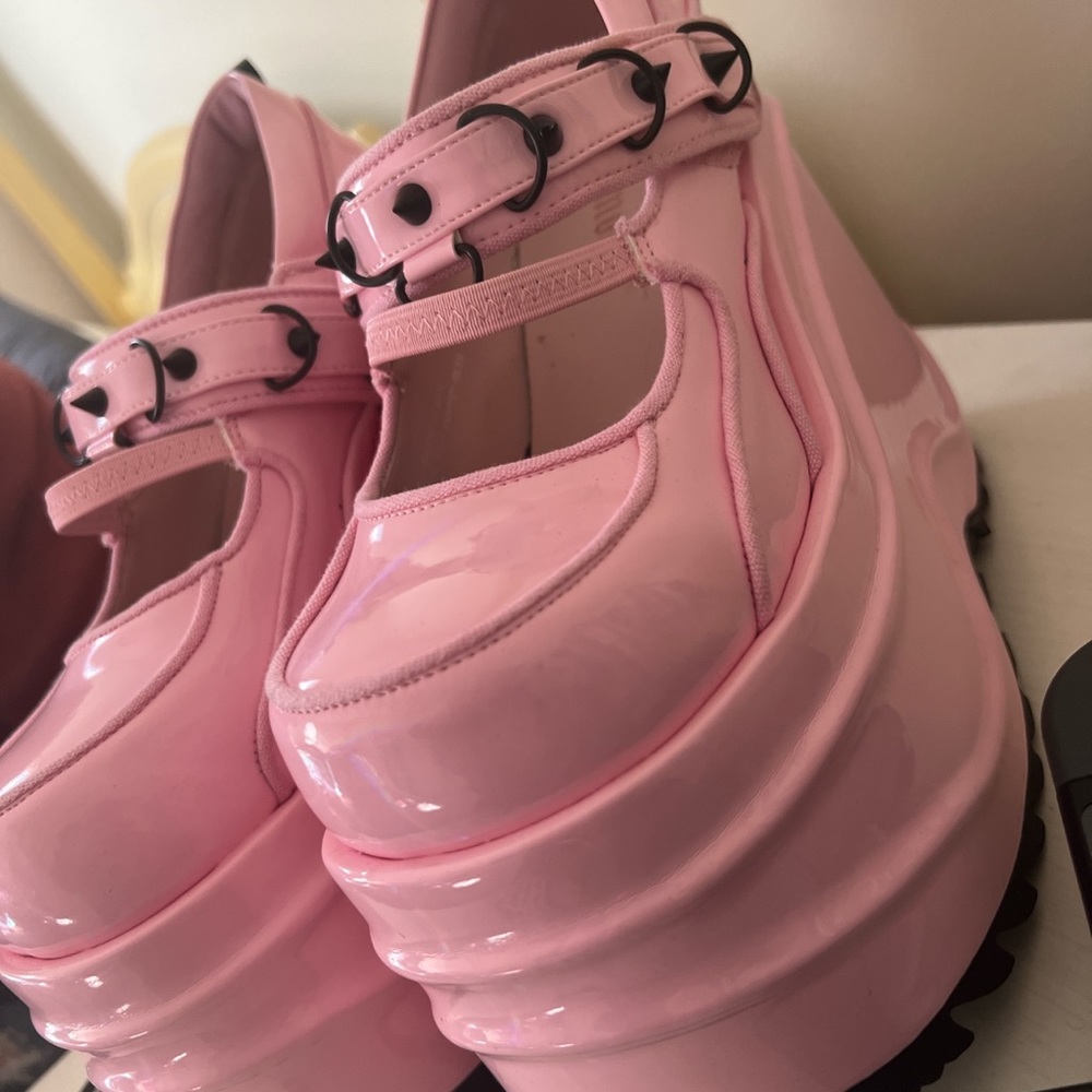 Wave-48 pink platform demonias